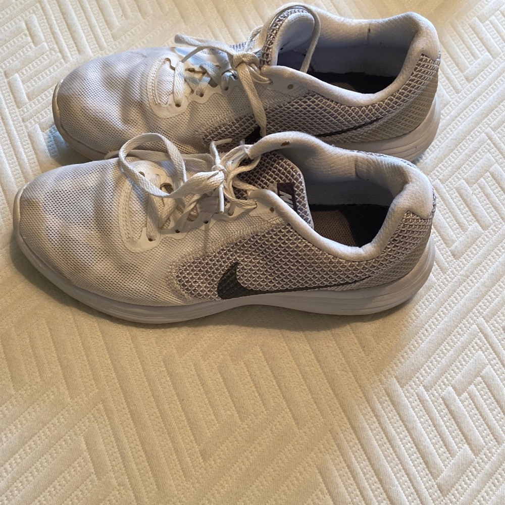 Nike Revolution 3